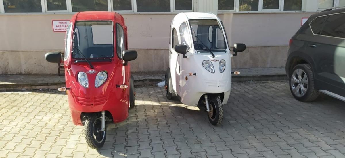 G&uuml;r&uuml;n Kaymakamlığı engelliler i&ccedil;in 2 adet motorlu ara&ccedil; satın alındı