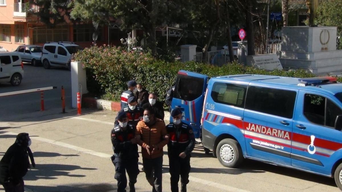 Adana&rsquo;da silah ka&ccedil;ak&ccedil;ılığı ve nitelikli dolandırıcılık operasyonu; 4 tutuklama