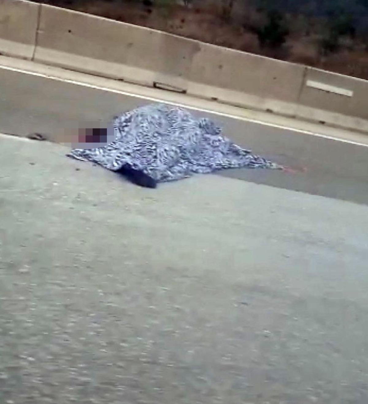 Bariyerlere &ccedil;arpan motosiklet s&uuml;r&uuml;c&uuml;s&uuml; feci şekilde can verdi