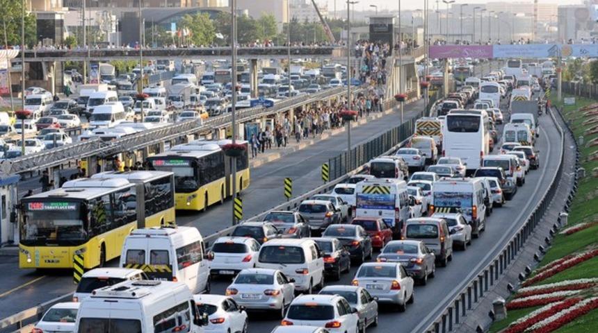 İstanbul'da okulların a&ccedil;ılmasıyla trafik yoğunluğunun artması bekleniyor