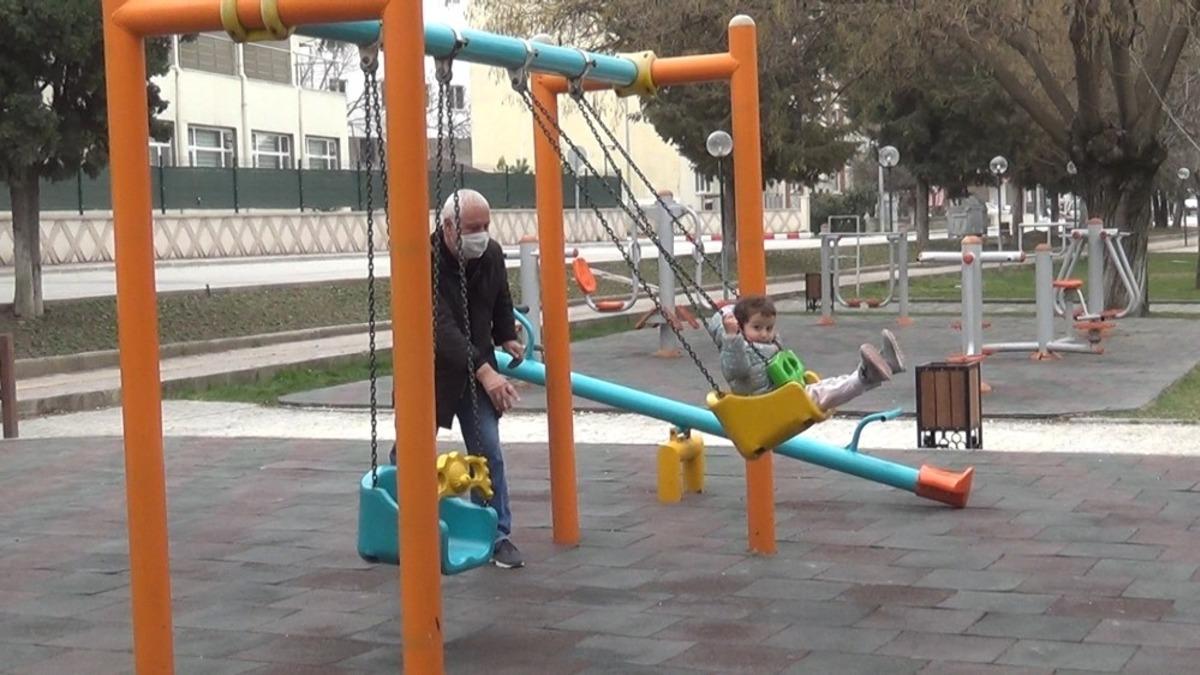 Kısıtlama kalktı, vatandaş soluğu sokakta aldı