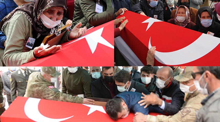Bitlis'te şehit olan askerler son yolculuklarına uğurlandı
