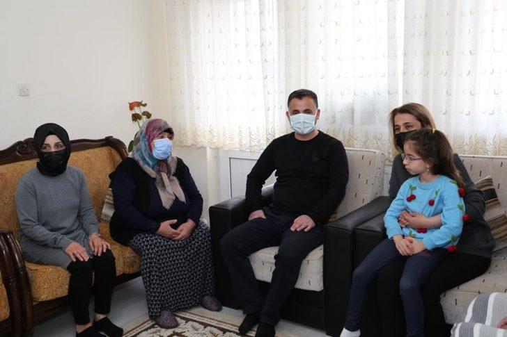 Vali Becel, şehit ailesini ziyaret etti G3