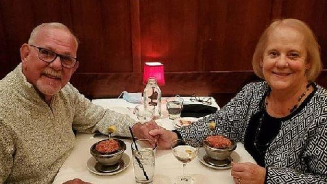 ABD'li liseli aşıklar 52 yıl sonra evlendi