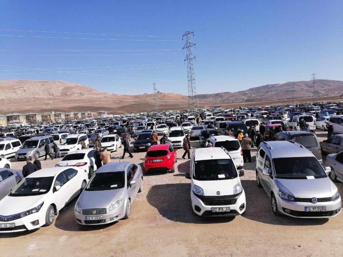 Normalleşme sonrası oto galerilerde yoğunluk başladı