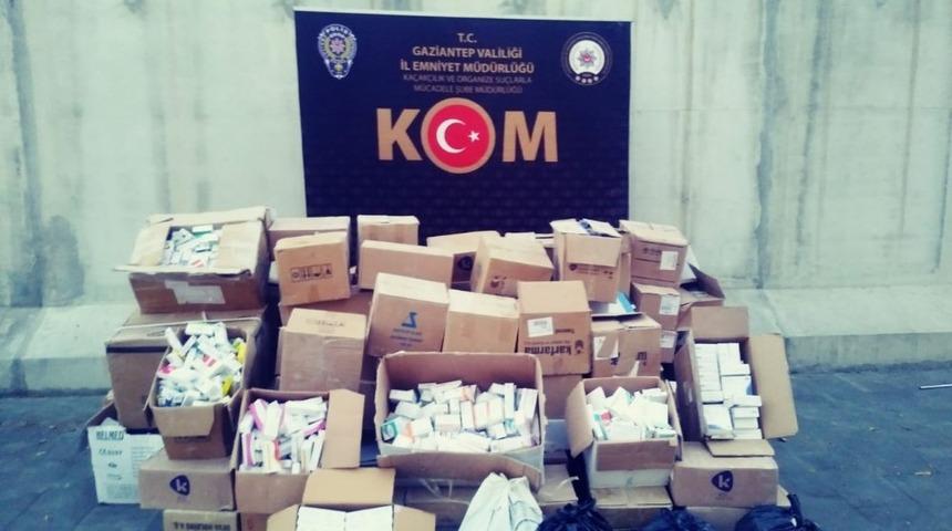 KOM&rsquo;dan dev operasyon: 81 bin paket ka&ccedil;ak ila&ccedil; yakalandı