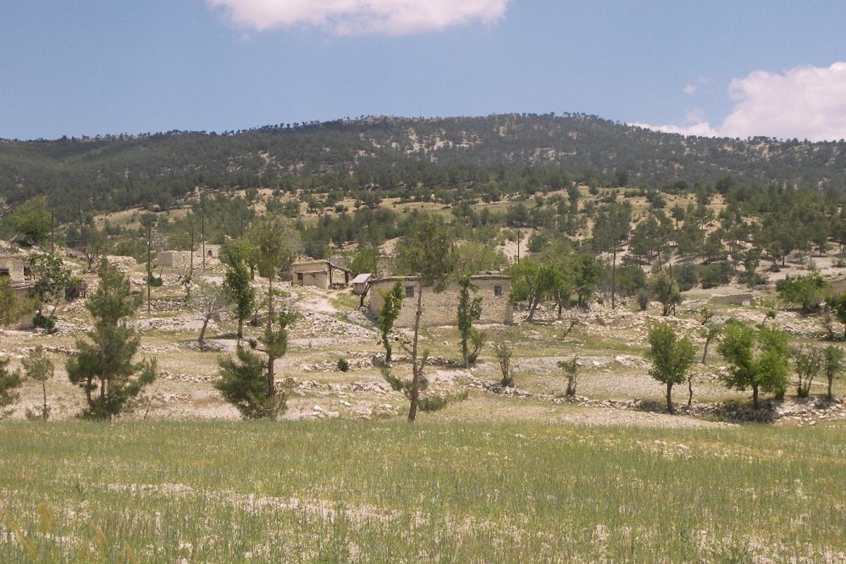 Kuma&ccedil;ukuru mahallesi sakinleri, susuzluk y&uuml;z&uuml;nden k&ouml;ylerini terk ediyor