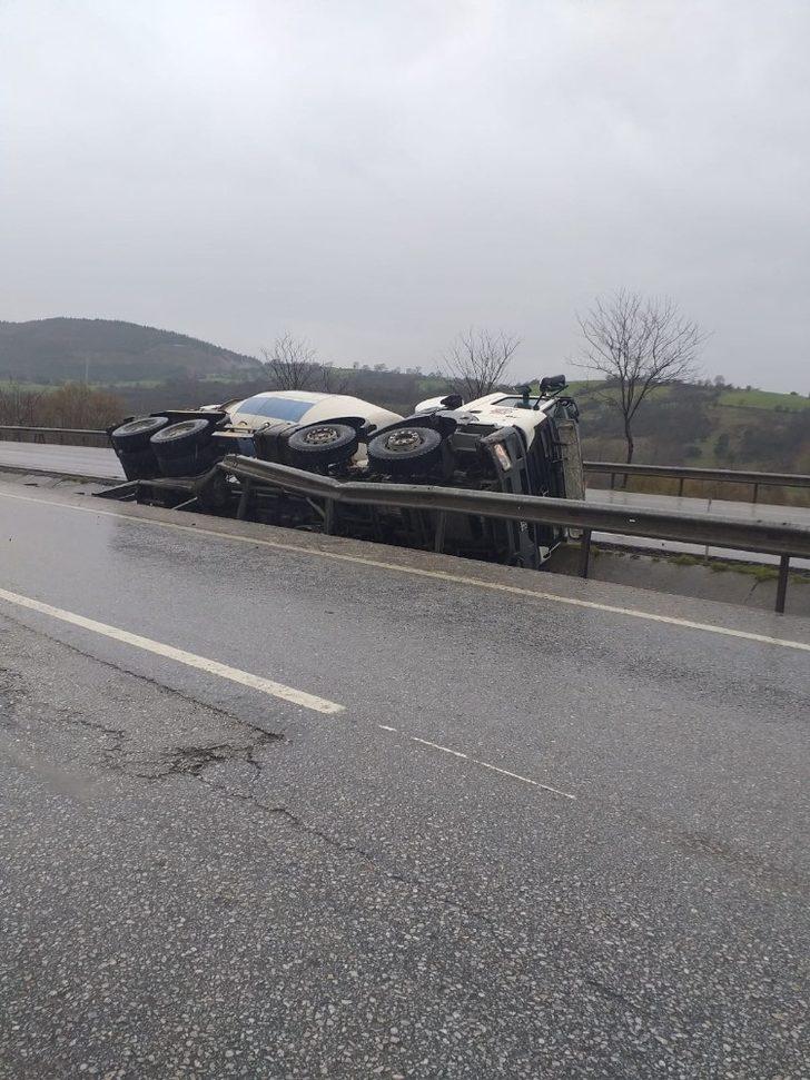 Susurluk’ta beton mikseri ile otomobil kaza yaptı G4