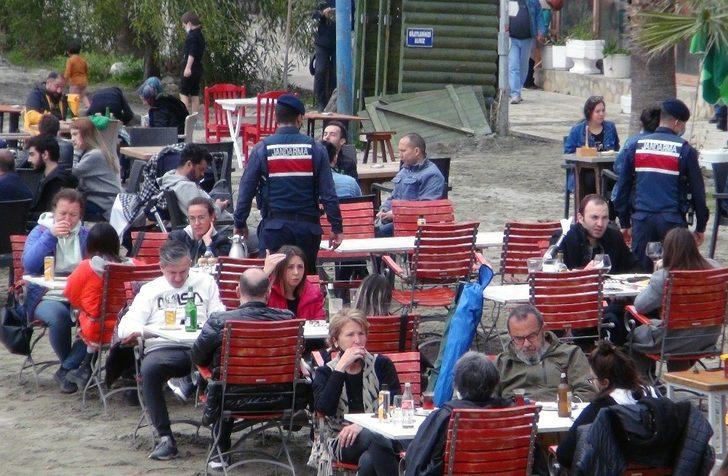 Kısıtlama kalktı, vatandaş sahillere akın etti G2