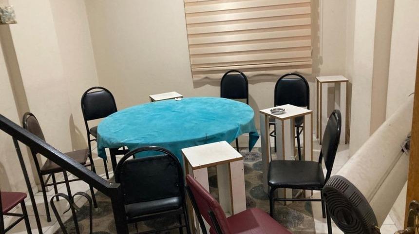 Pandemi kurallarını hi&ccedil;e sayarak kumar oynayıp, cezadan ka&ccedil;amadılar