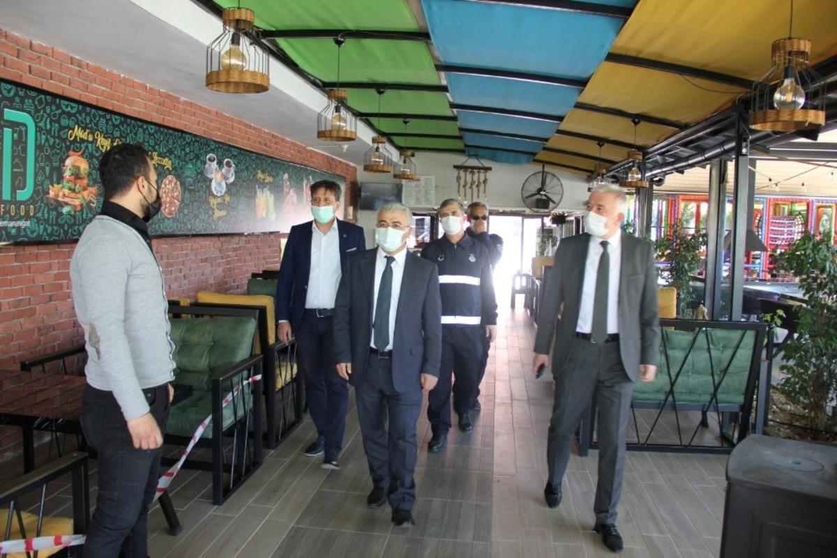 Kaymakam Yiğit, yeniden hizmete a&ccedil;ılan işyerlerinin denetimine katıldı