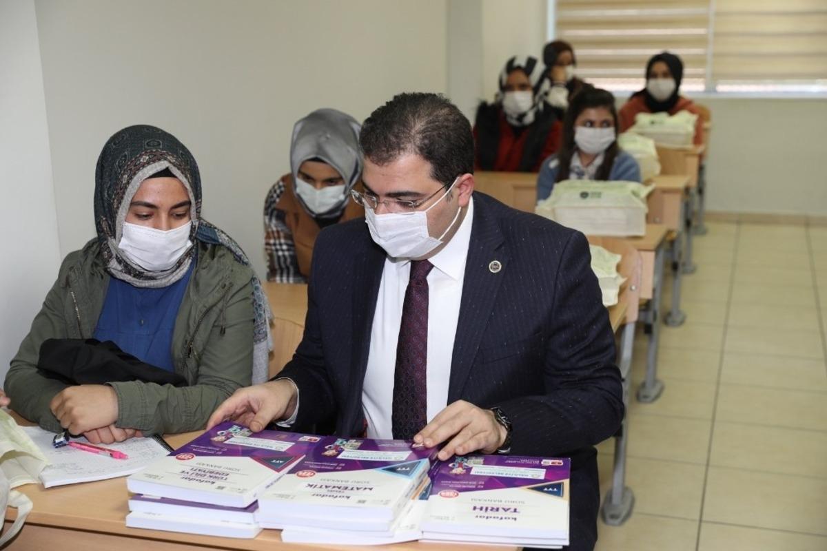 Şanlıurfa&rsquo;da 600 &ouml;ğrenciye eğitim desteği