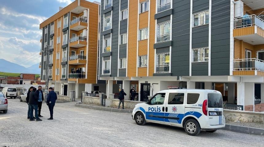 Kuru sıkı tabancayla oynayan gen&ccedil; kendini vurdu