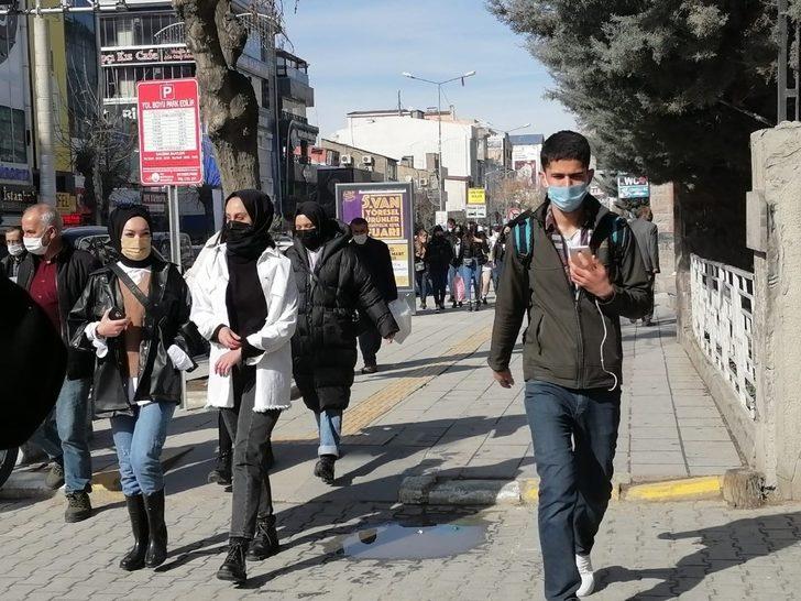 Kısıtlamaların kalkmasıyla vatandaş sokağa akın etti G3