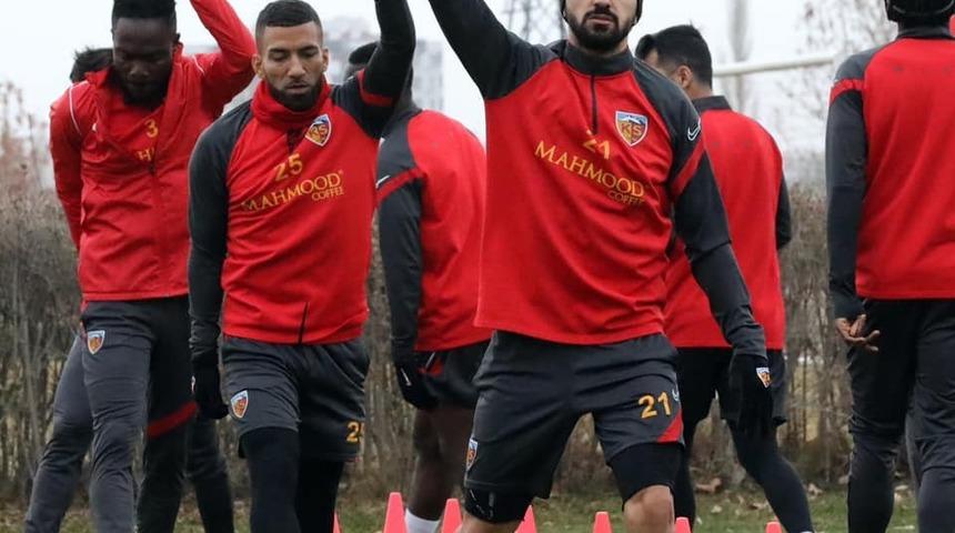 Kayserispor 22 futbolcuyla gitti