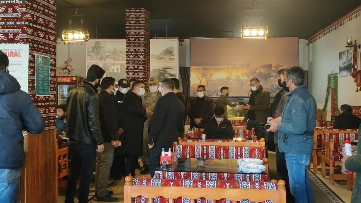 Erciş&rsquo;te vatandaşlar sahile koştu