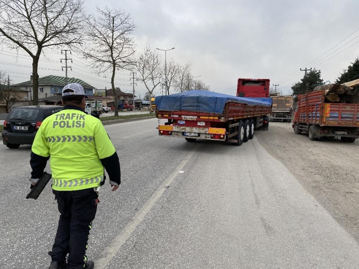 Y&uuml;k taşımacılığı yapılan ara&ccedil;lara polis denetimi