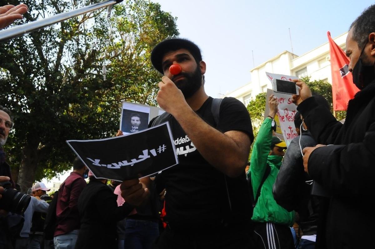 Tunus&rsquo;ta y&uuml;zlerce kişi siyasi ve ekonomik krizi protesto etti