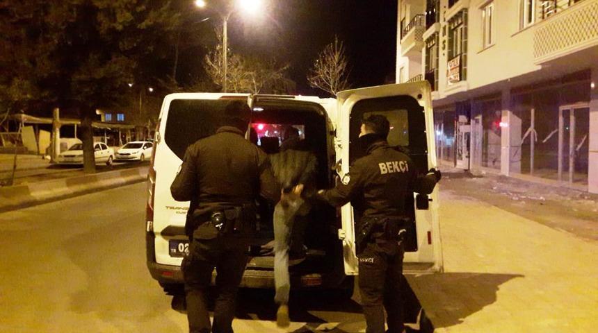 Adıyaman'da inşaattan demir &ccedil;alan ş&uuml;pheli su&ccedil;&uuml;st&uuml; yakalandı