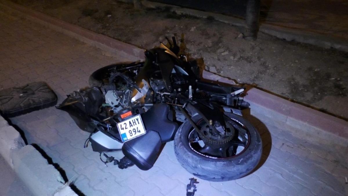 Konya&rsquo;da savrulan motosikletin s&uuml;r&uuml;c&uuml;s&uuml; yaralandı