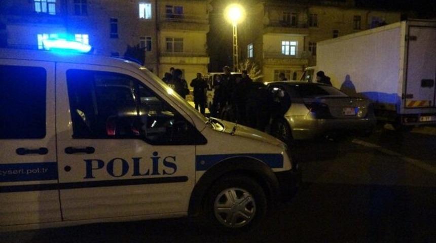 Kayseri'de polisten kaçan şahıs aracı bırakarak kayıplara karıştı