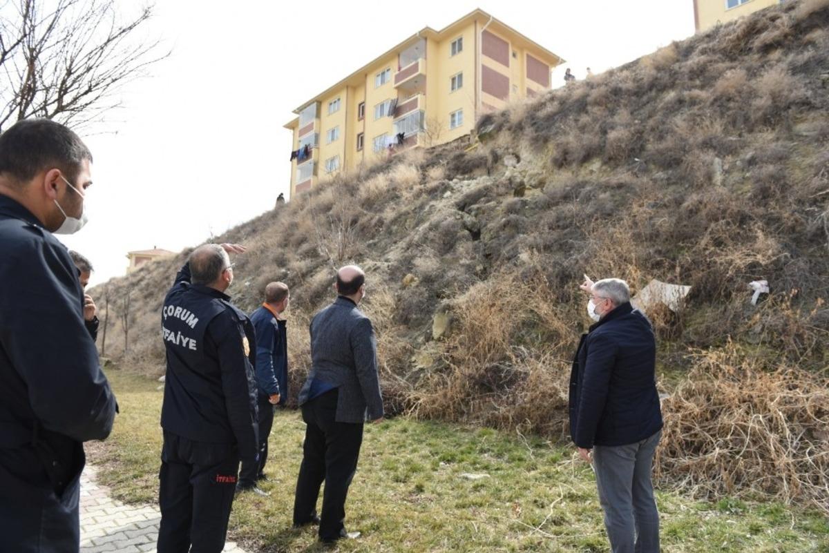 &Ccedil;orum&rsquo;da toprak kayması nedeniyle 3 bina tahliye edildi