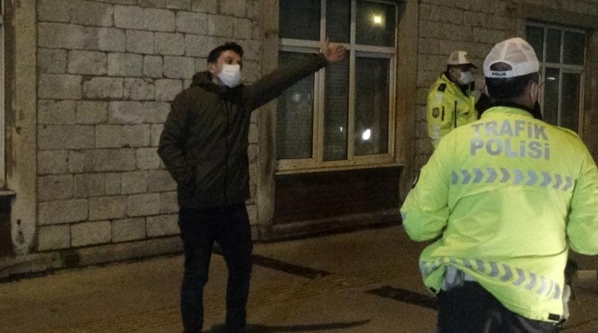 Polis uygulamasına takılan alkoll&uuml; s&uuml;r&uuml;c&uuml; ortalığı birbirine kattı