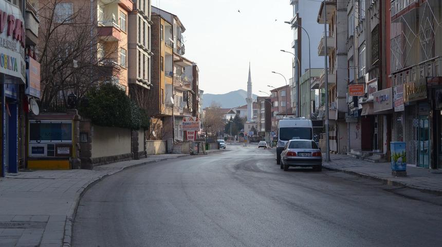 Aksaray tamamen kapandı: Kısıtlamada bakkal ve manavlar da kapalı
