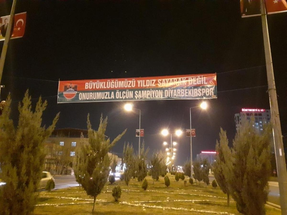 Şampiyonluğa giden Diyarbekirspor &rsquo;sen de bayrak as&rsquo; &ccedil;alışması başlattı