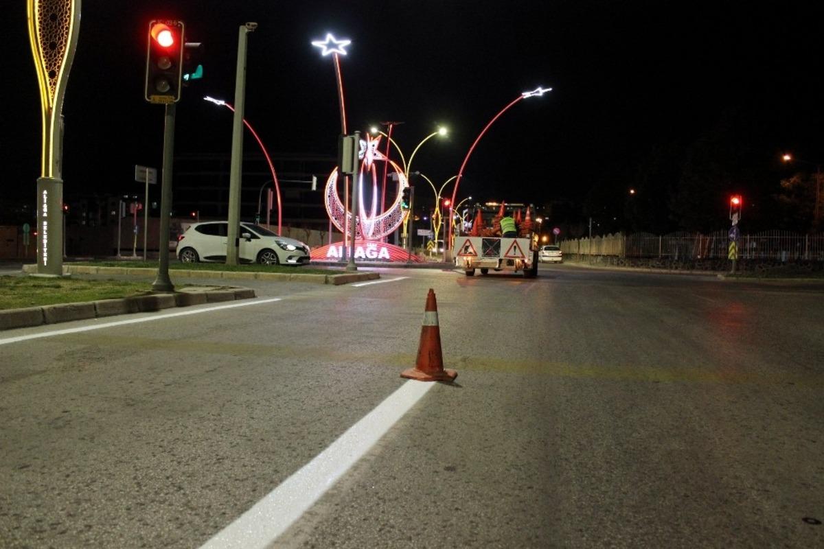 Aliağa&rsquo;da yol şerit &ccedil;izgileri yenileniyor