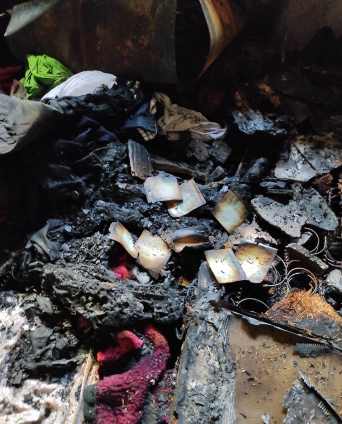 Kozluk&rsquo;ta &ccedil;ıkan yangında yaşlı kadının evi k&uuml;le d&ouml;nd&uuml;