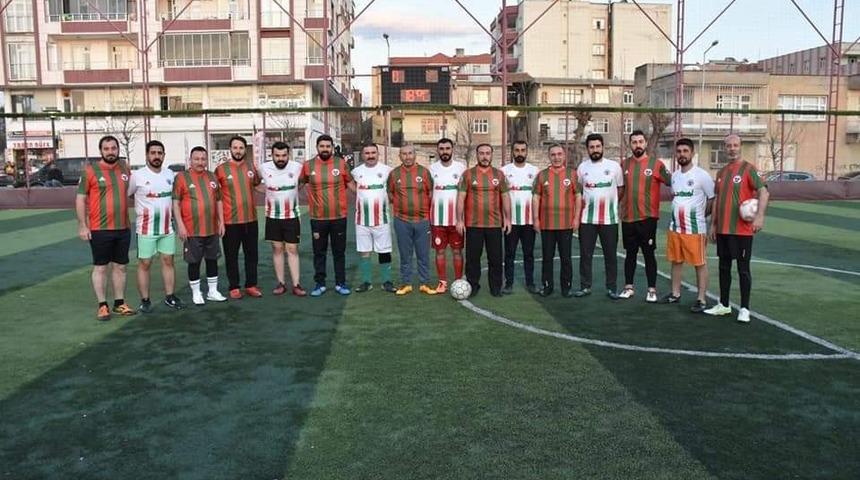 Başkan Beyoğlu, gen&ccedil;lerin futbol ma&ccedil;ı davetini yerine getirdi