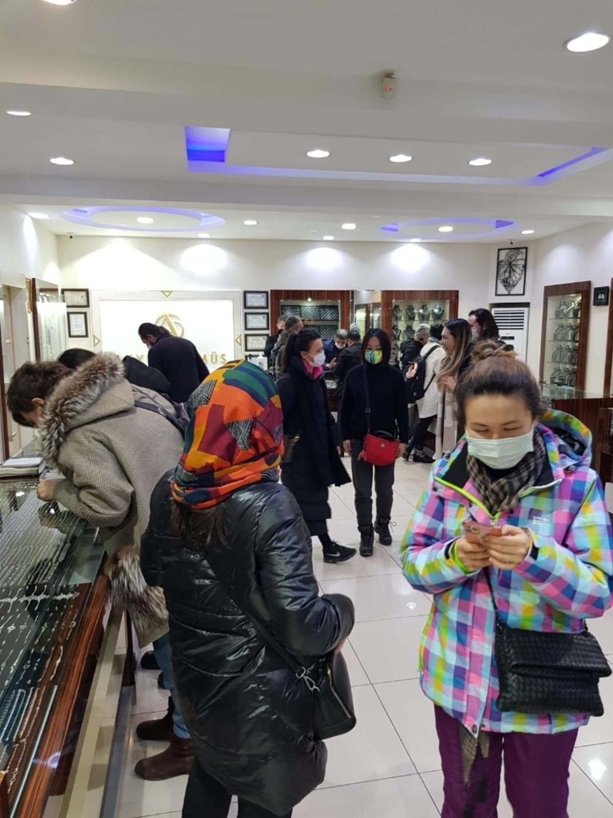 Kısıtlamaların sona ermesiyle birlikte vatandaşlar g&uuml;m&uuml;ş&ccedil;&uuml;lere akın etti