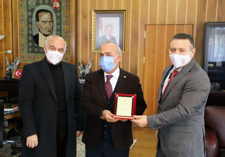 Voleybol temsilcilerinden Rektör Çomaklı’ya ziyaret G2