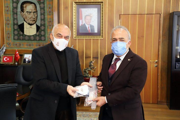 Voleybol temsilcilerinden Rektör Çomaklı’ya ziyaret G3