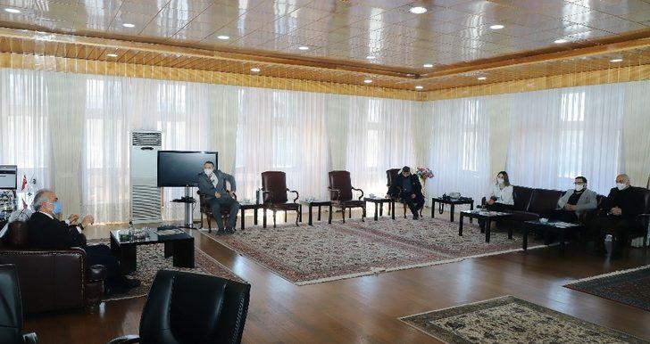 Voleybol temsilcilerinden Rektör Çomaklı’ya ziyaret G4