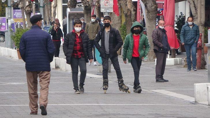 Uşak rehavete kapılmadı, caddeler boş kaldı G2
