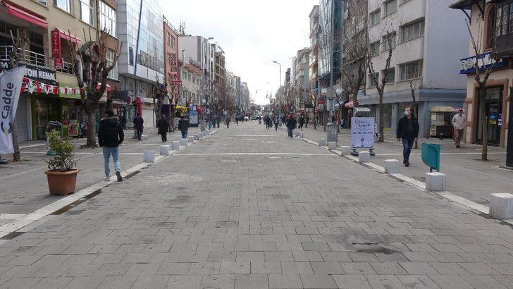 Uşak rehavete kapılmadı, caddeler boş kaldı G3