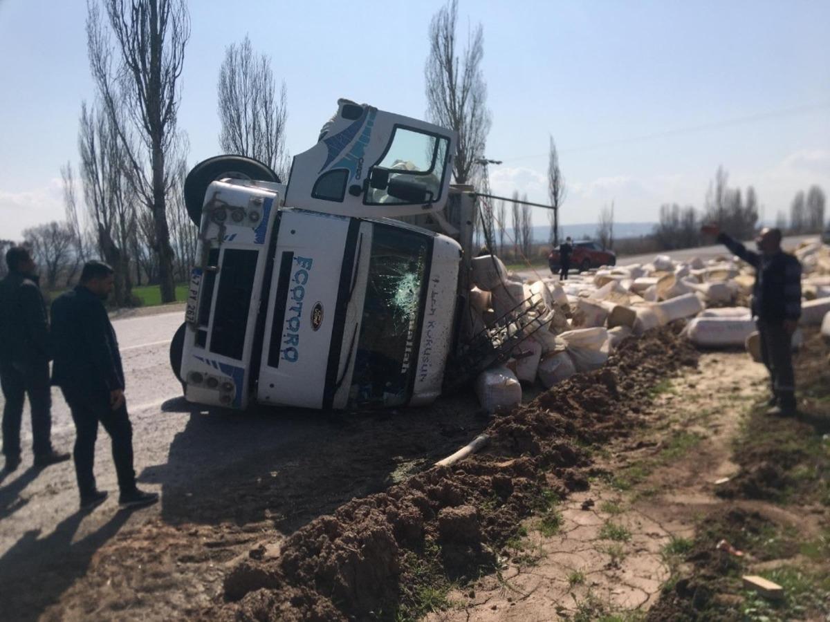 Motosiklet s&uuml;r&uuml;c&uuml;s&uuml;ne &ccedil;arpmamak i&ccedil;in kaza yaptı