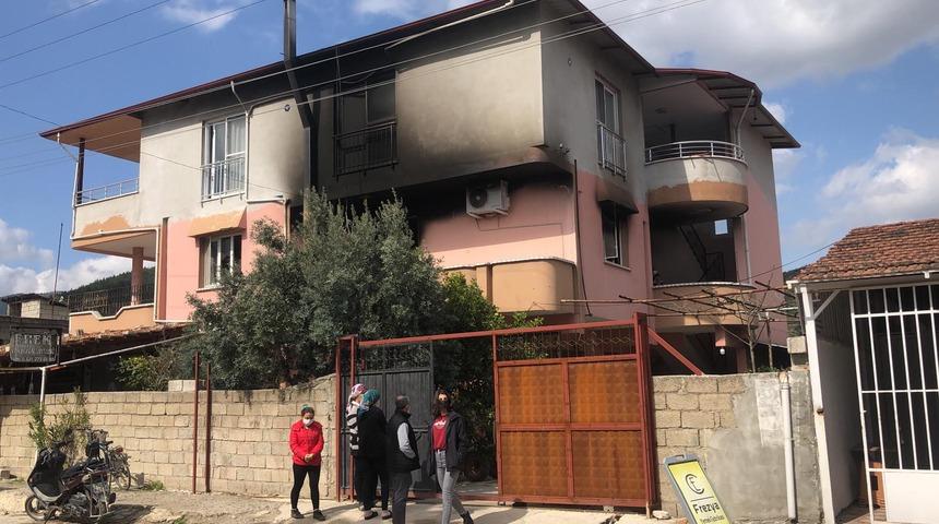 Hatay'da acı olay: Evde çıkan yangında ikiz kardeşler can verdi, anne ve oğlu hastanede