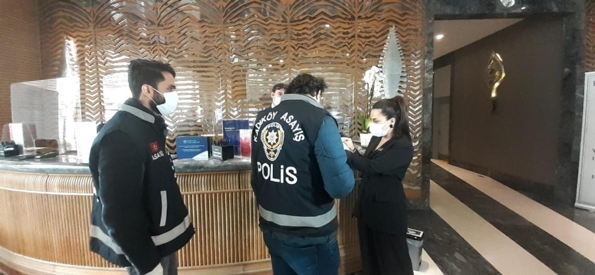 Kadık&ouml;y&rsquo;de kısıtlama g&uuml;n&uuml; korona vir&uuml;s denetimi