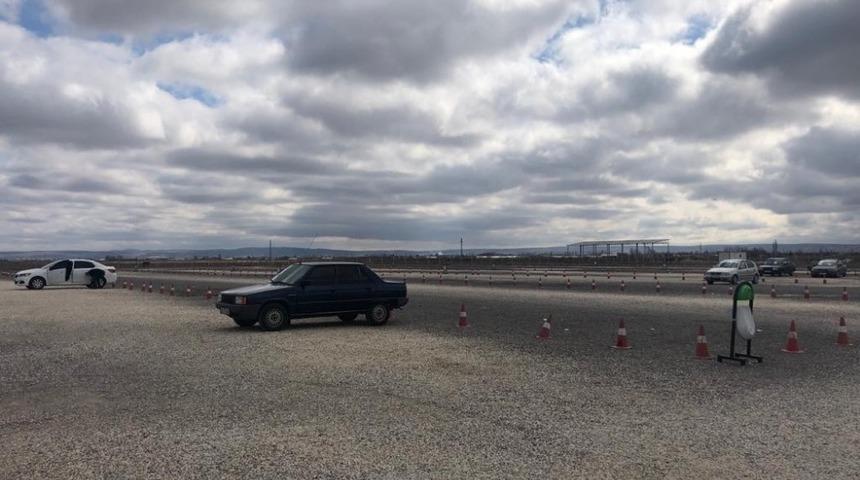 Uzun zaman sonra açılan oto pazarı boş kaldı