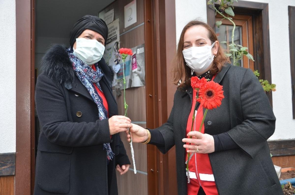 Onlar kendi g&uuml;nlerini beraber kutladı