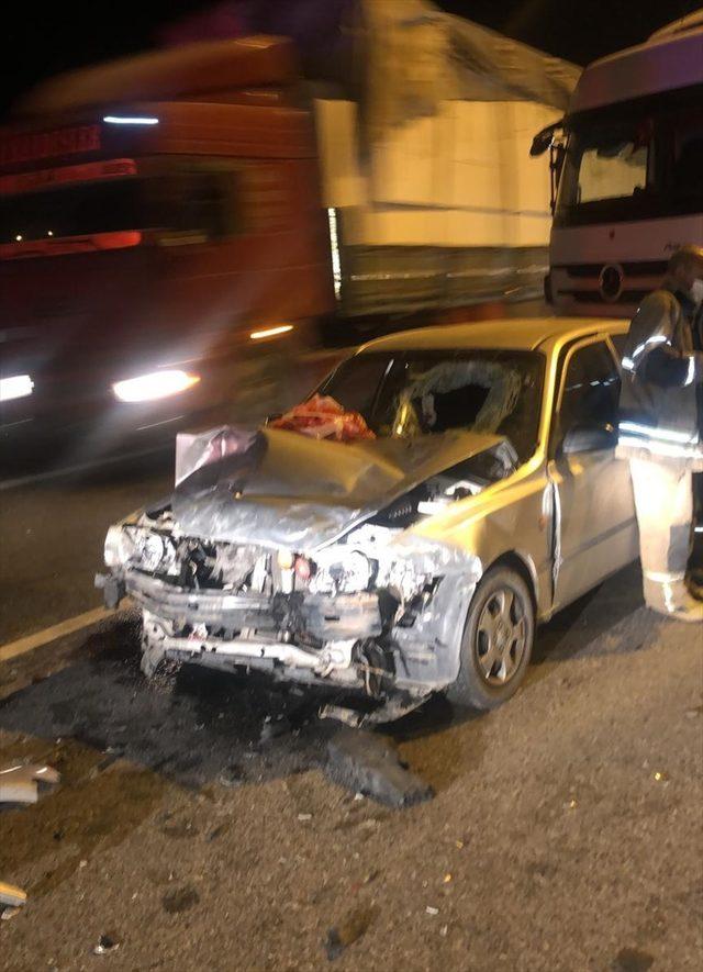 İzmir'de iki otomobilin çarpıştığı kazada astsubay üstçavuş yaşamını yitirdi, 1 kişi yaralandı