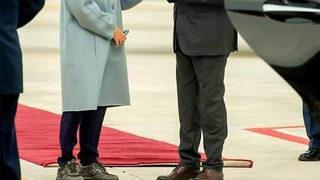 Rodos'u ziyaret eden Yunanistan Cumhurbaşkanı ayakkabısıyla tepki çekti