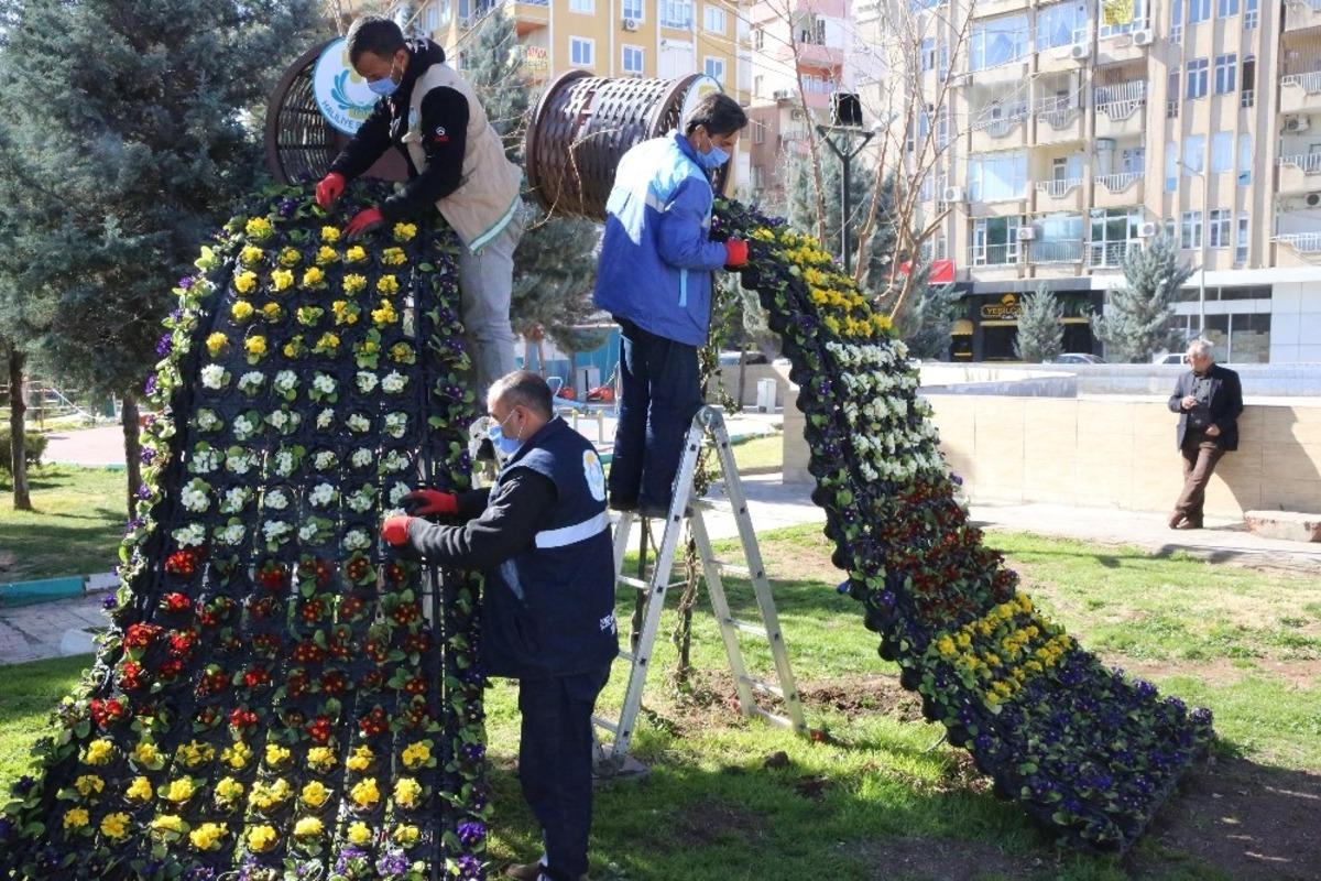 Haliliye&rsquo;deki parklarda bahar &ccedil;alışmaları