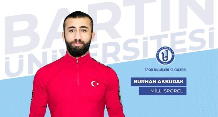Bartın Üniversitesi öğrencisi Burhan Akbudak, İtalya’da ikinci oldu G3
