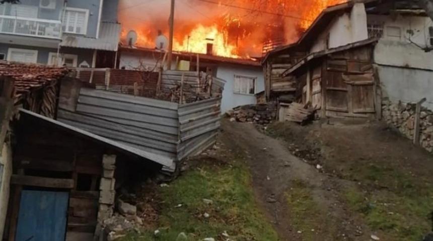 Tokat&rsquo;ta 3 ev alevlere teslim oldu