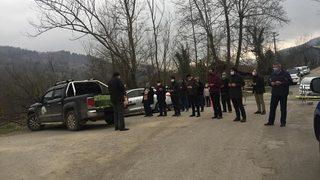 Köye alınmayınca jandarma noktasında cenaze namazı kıldılar