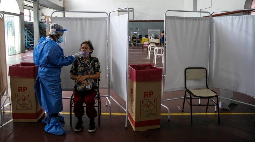 İtalyan uzmanlar: 60 yaş altındaki kadınlarda uzun Covid riski iki kat fazla